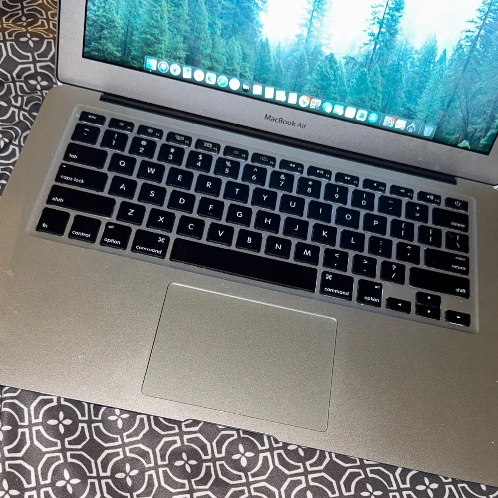 Apple MacBook Air 13 inch - Sleek Silver Design